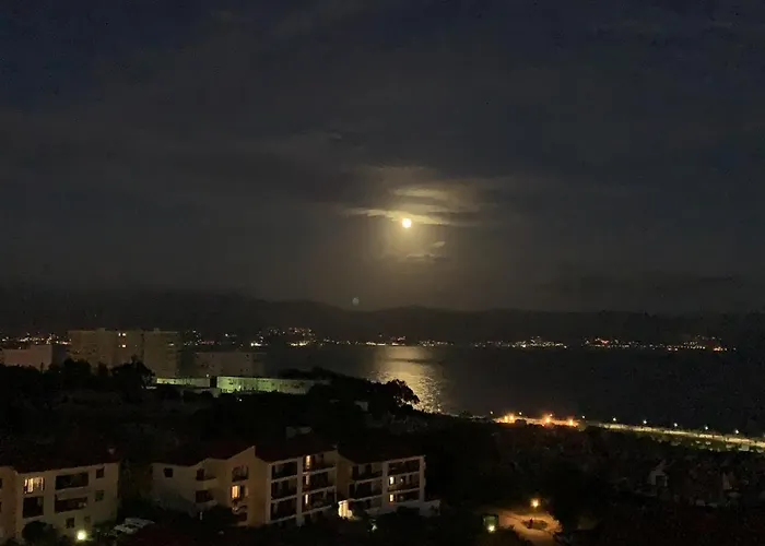 Le Petit Paradis Avec Vue * Ajaccio (Corsica)